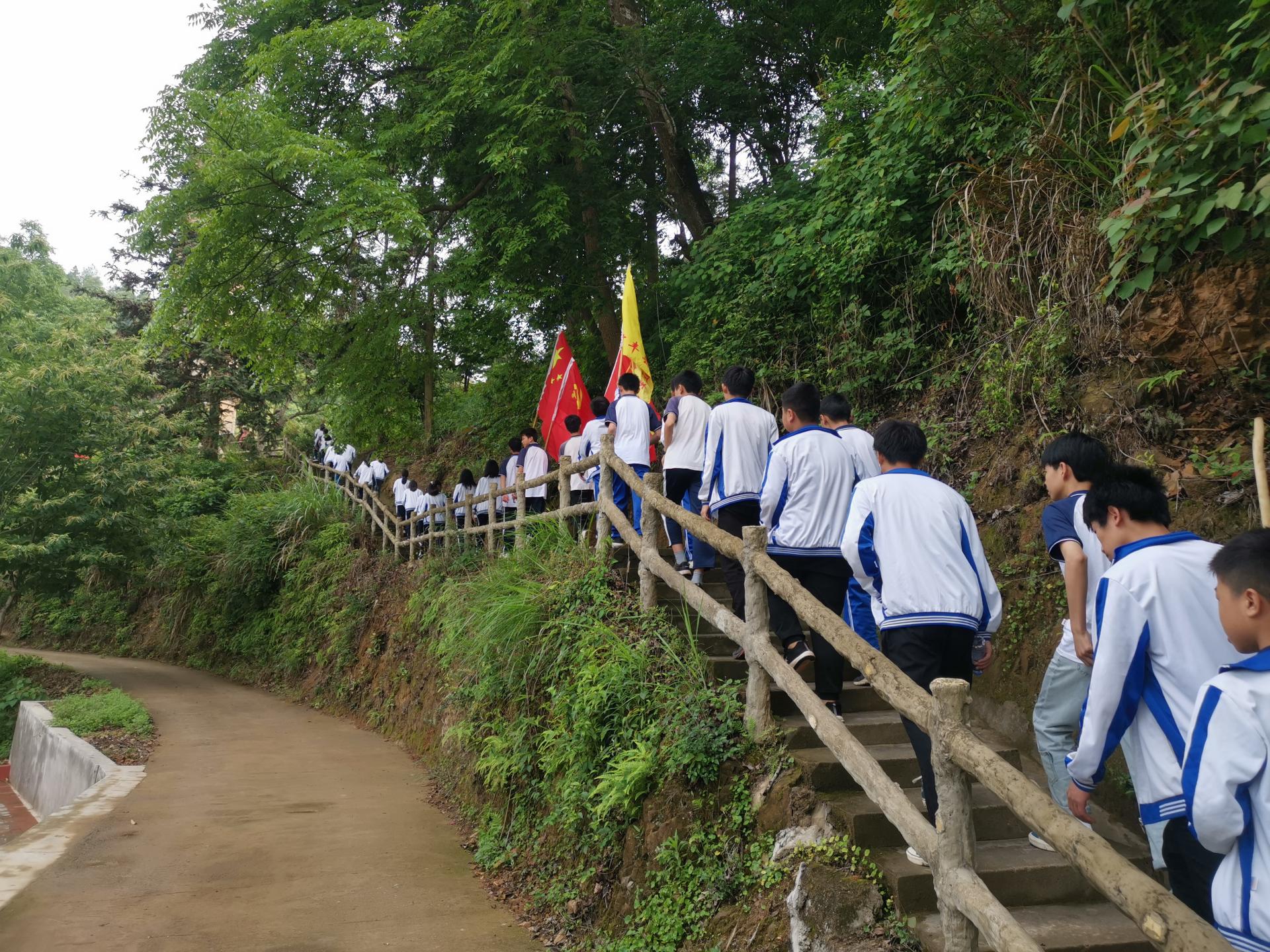 童心向党游学游击圣地，学习红色